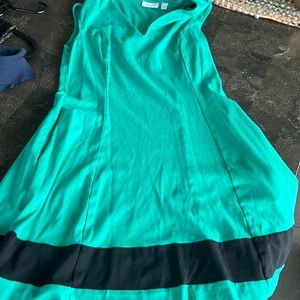 Green sleeveless dress - size M